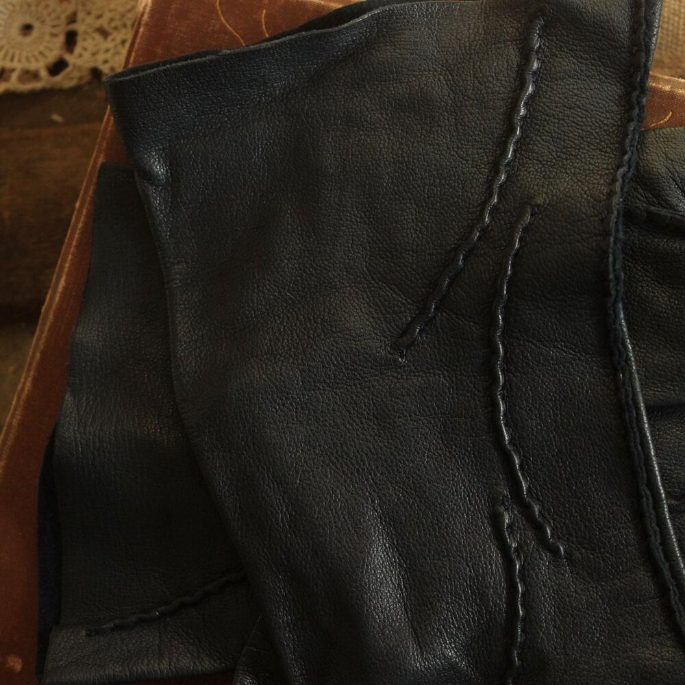 Vintage 1950s Gloves, Size 7 Navy Blue Leather Wrist Or Matinee Length Gloves - Picture 4 of 13